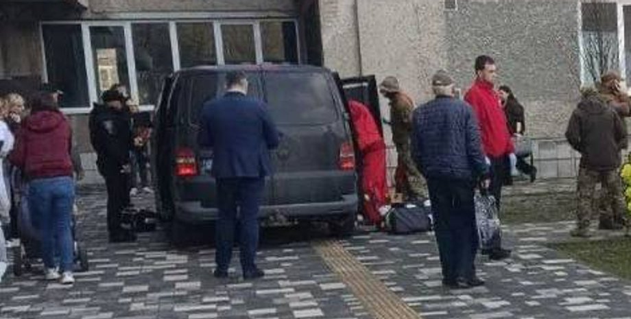 У Львові військовослужбовцю ТЦК перерізали горло, — соцмережі