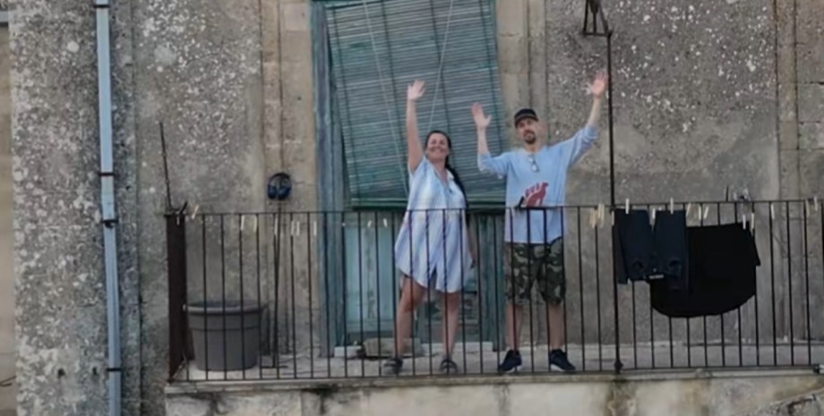 Сім'я з Норвегії під час ремонту виявила за стіною запечатані двері Сім'я з Норвегії під час ремонту виявила за стіною запечатані двері, які вели в печеру