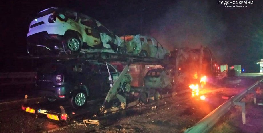 сгоревшие кроссоверы Рено дастер, сгорело авто, сгорели авто, Renault Duster, кроссоверы Renault, пожар в авто