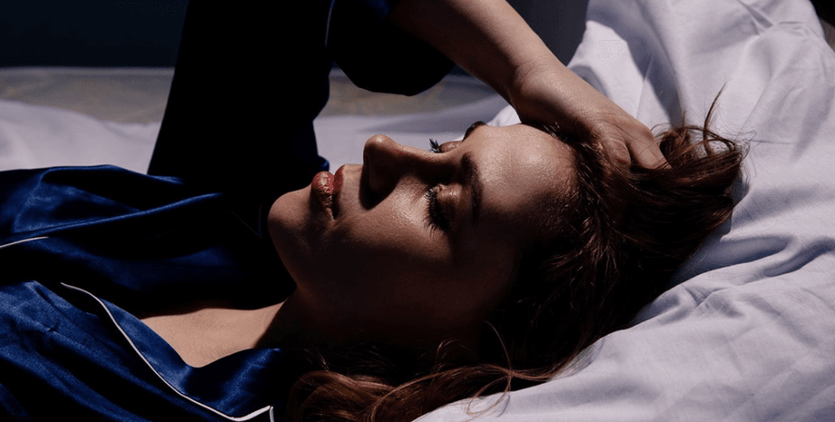 Женщина не спит ночью