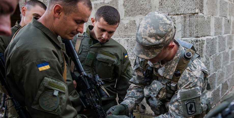 українські військові