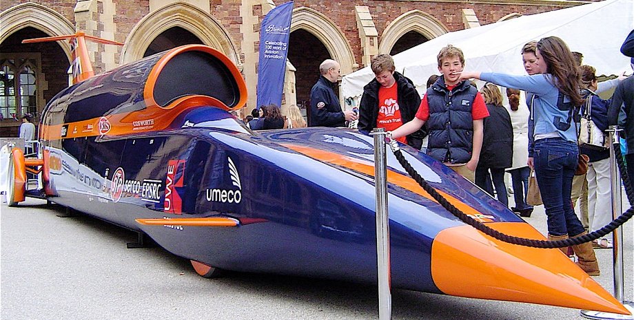 Сверхзвуковой автомобиль Bloodhound Supersonic Car / Фото: lizzieparker.files.wordpress.com
