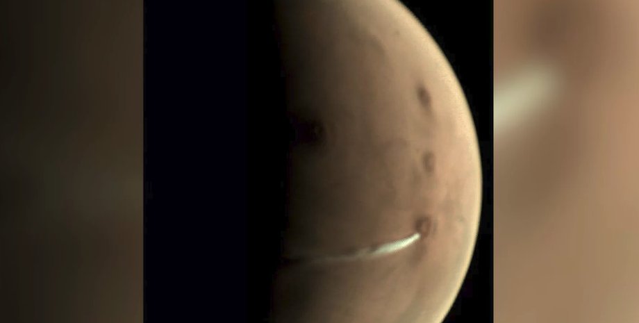 Облако над вулканом Арсиа, 10 октября 2018 года. Фото: ESA