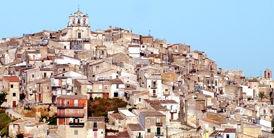 Дешеве житло в Італії, спустошене містечко, місто-привид, ініціативи, відродження, нерухомість, фото