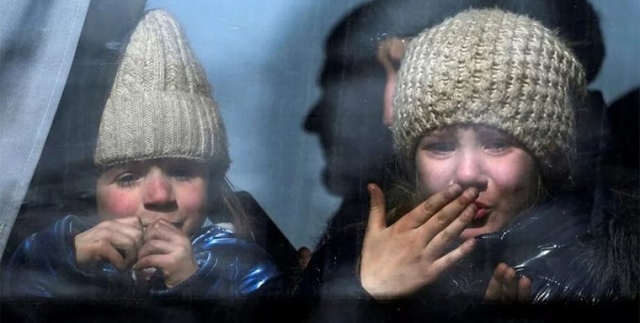 Los niños de los territorios ocupados son llevados enormemente a Rusia. Aquellos...