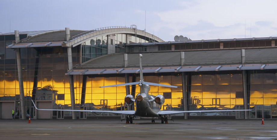 літак аеропорт жуляни