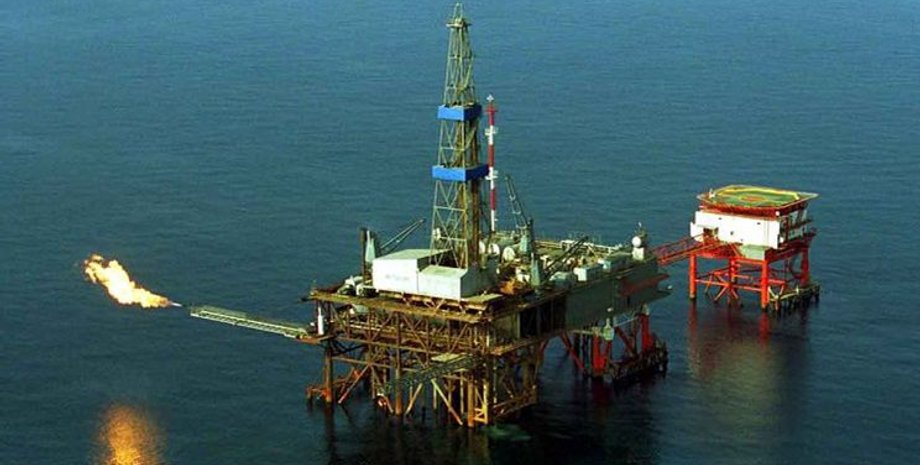 море, буровая установка