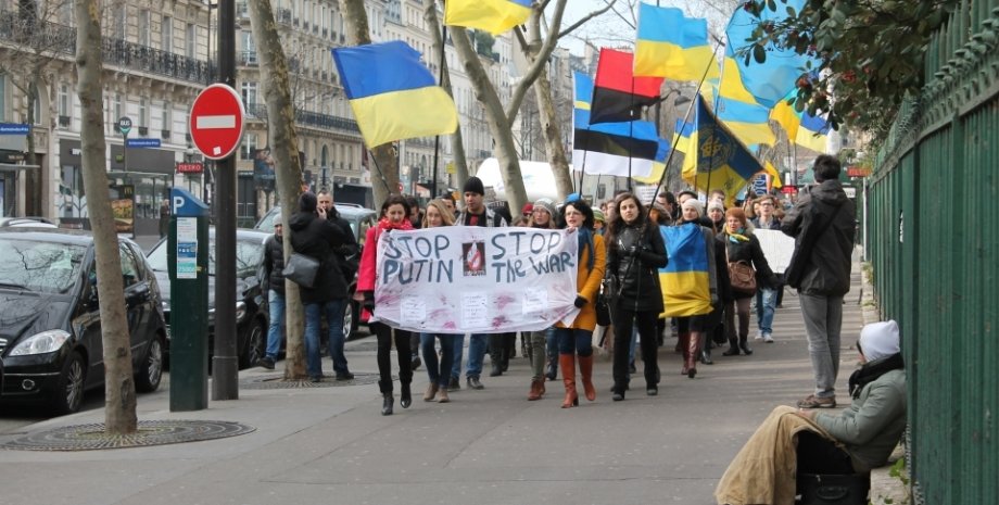 Антипутинский митинг в Париже / Фото: Укринформ