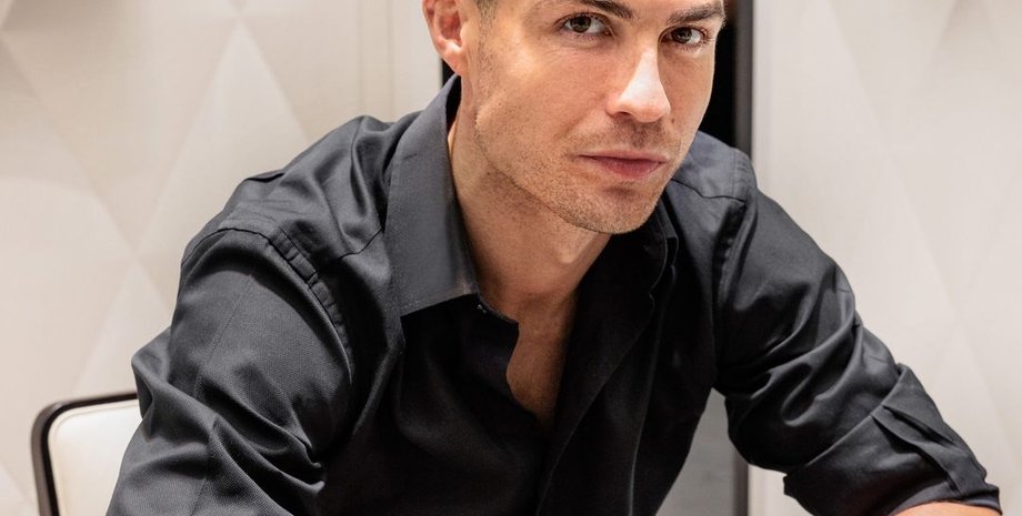 Криштиану Роналду часы, часы с бриллиантами, Новые часы Роналду