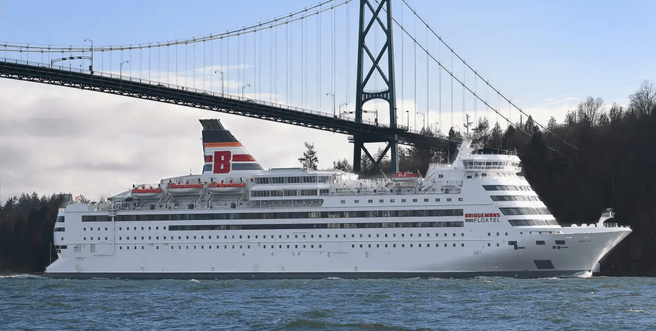 Круизный лайнер, судно, корабль, старый круизный лайнер, отель, отель на воде, живут рабочие, передвижной отель, удобства