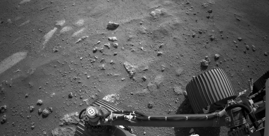 NASA показало, що сталося з колесами марсохода Curiosity за 6 років їзди Марсом (відео)