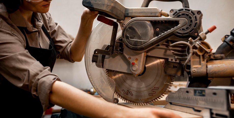 вакансії для жінок, жіночі професії, дефіцит чоловічої сили