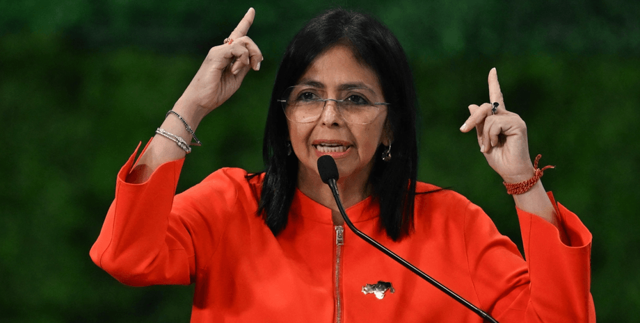 Вице-президент Венесуэлы Делси Родригес назначена исполняющей обязанности президента страны Вице-президент Венесуэлы Делси Родригес назначена исполняющей обязанности президента страны на период отсутствия Николаса Мадуро