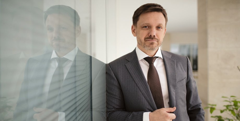 Евгению Мецгеру, подозрение Мецгеру, Мецгер в офисе