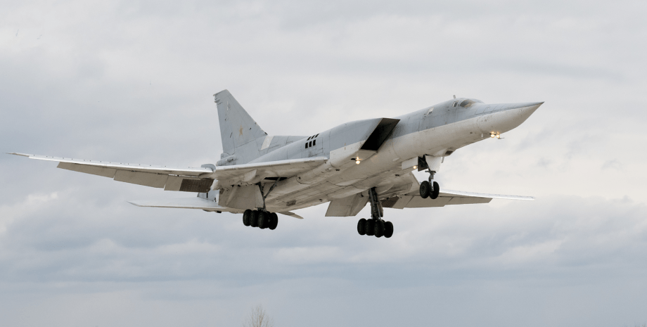 Ту-22М3, ракетний удар по Кременчуку, бомбардувальник Ту-22м3, стратегічний бомбардувальник, обстріл кременчука