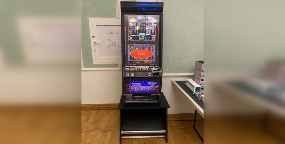 Ігровий автомат, офіс президента, банкова