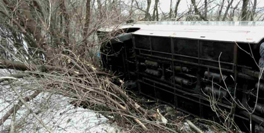 Перевернувшийся автобус / Фото: dn.npu.gov.ua