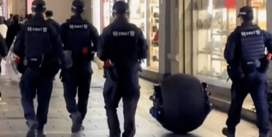 Полиция Китая и робот