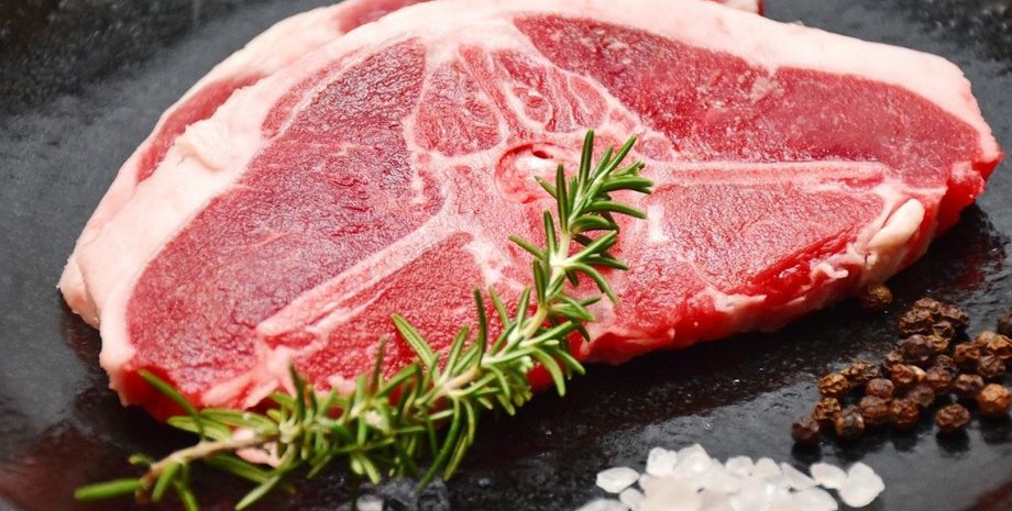 Сырое мясо, стейк, бабушка ест сырое мясо, ритуал подношения, курьезы, еда, продукты,