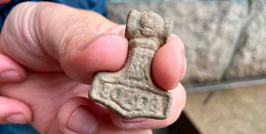 рука, пальцы, амулет, фото