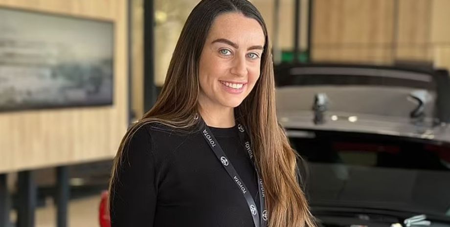 Женщина соблазнила коллегу на работе и переложила на него свои обязанности, чтобы ничего не работать