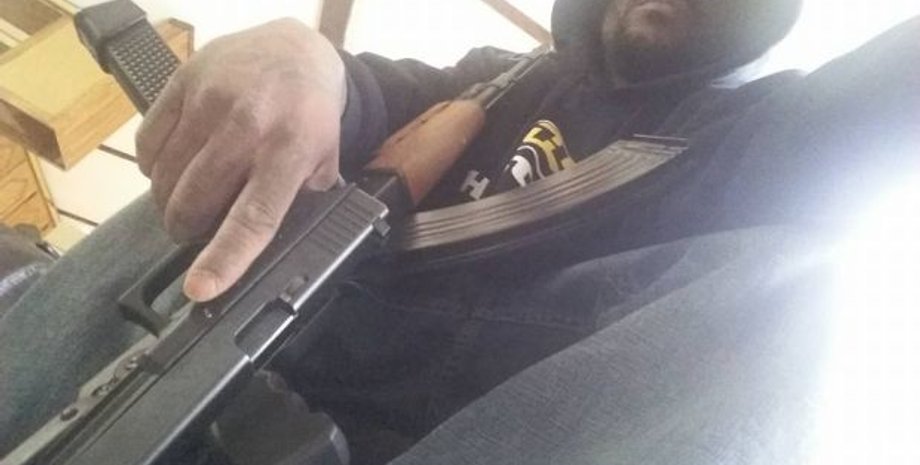 Седрик Форд выкладывал свои фото с оружием в соцсетях / facebook.com/cedric.ford.161