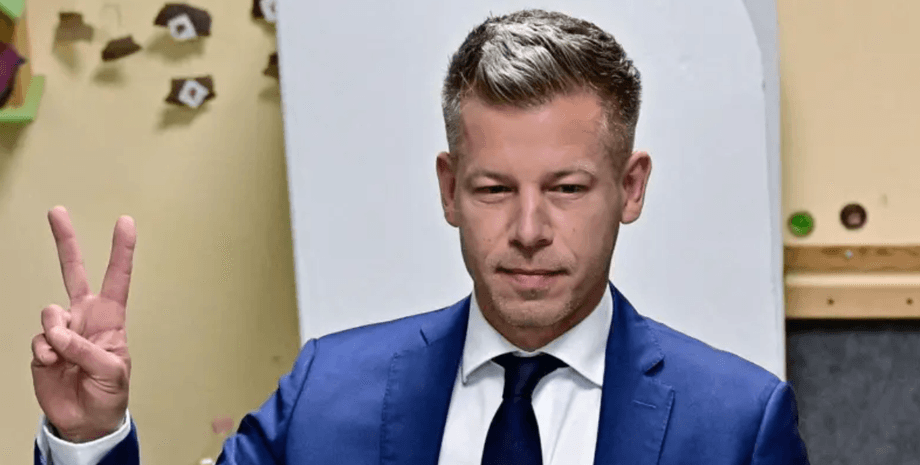 фото прем'єр-міністра Угорщини Петера Мадяра під час святкування перемоги