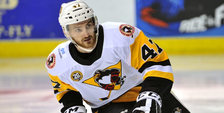 новости спорта, новости мира, адам джонсон, хоккеисту коньком перерезали горло