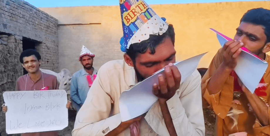 Ірину Білик оригінально привітали чоловіки з індії