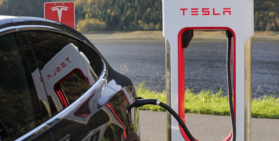 Tesla Supercharger зарядка автомобиль электрокар санкции Украина Россия