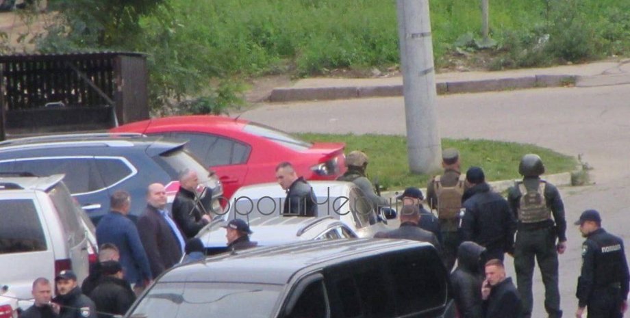 Чернівці, у Чернівцях напали на поліцейських, співробітницю поліції вбили, стрілянина у Чернівцях, школа №27 у Чернівцях