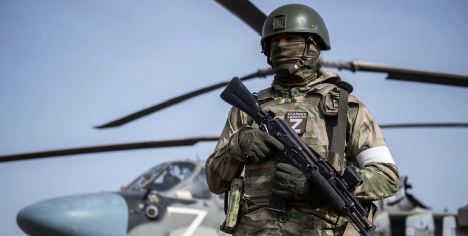 фото російського військового під час війни в Україні