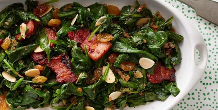 Шпинат с беконом, шпинат с соусом бешамель, блюда из шпината, что приготовить из шпината