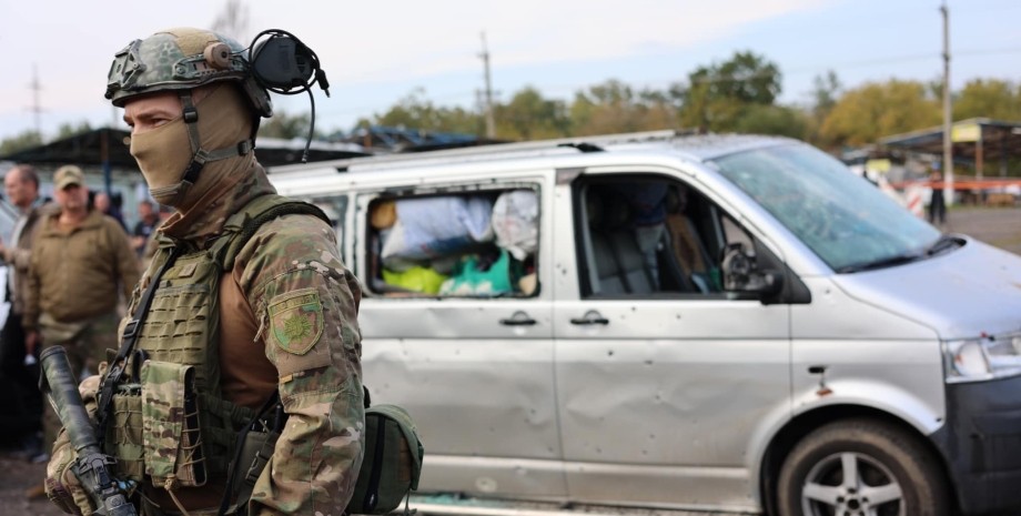 Українські правоохоронці заявили, що ЗС РФ цілеспрямовано обстріляли цивільні мо...