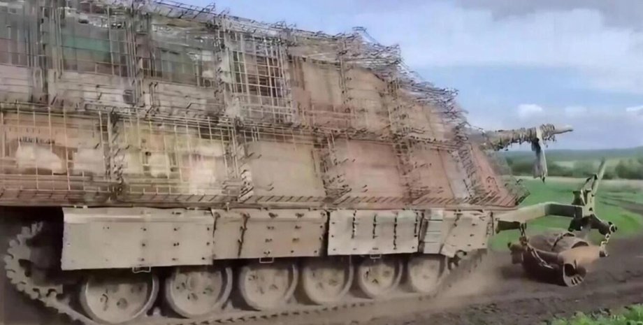 Geschützte Panzer der Russen sind nicht so effektiv wie erwartet, aber zusätzlic...