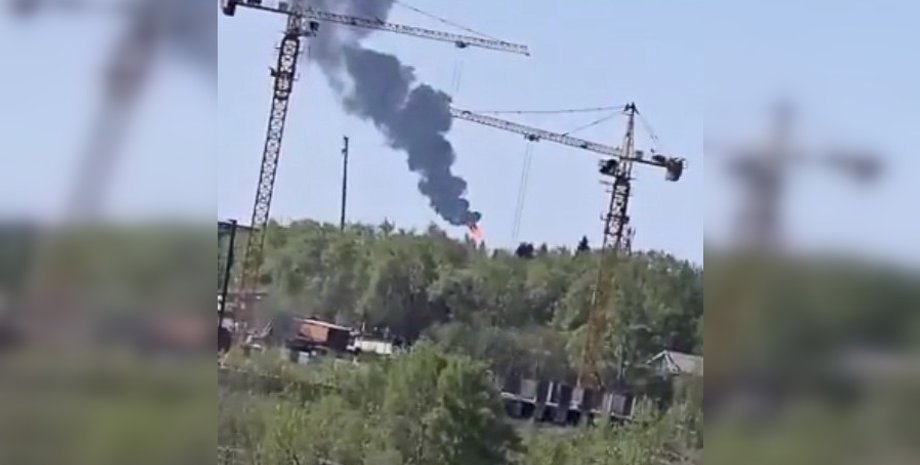 фото стовпа диму над Перм'ю 7 травня