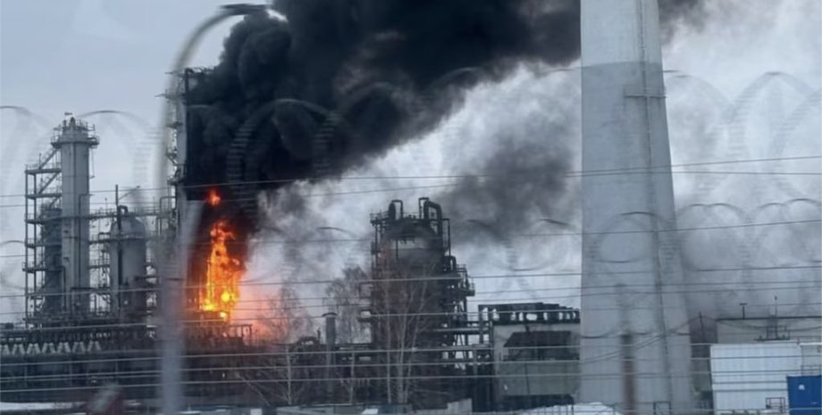 Пожежа, НПЗ, удар, нафтопереробний завод, Росія, РФ, фото