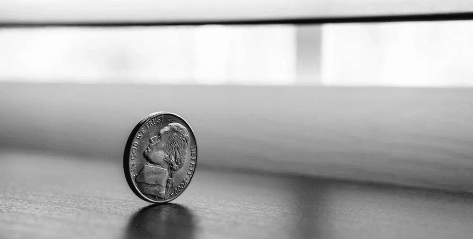 Щаслива монета, пенні, знайшов щасливу монетку, повірив в удачу, виграв у лотерею, приз, гроші, зірвав джекпот