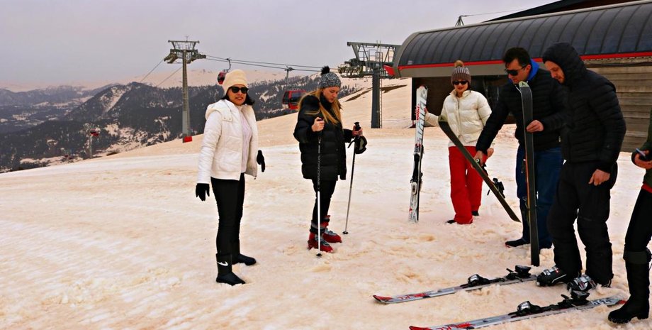 Красный снег в Грузии / Фото: facebook