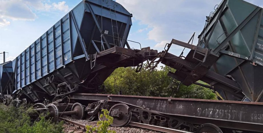 Катастрофа на железной дороге в Румынии, украинские зерновозы сошли с рельсов, крушение поезда в Румынии