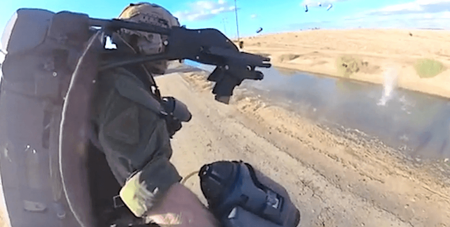 daedalus с пистолетом