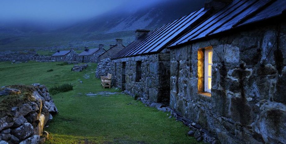 Острів Хірта, острів-привид, острів, покинутий острів, будинки, руїни, покинуті будинки, покинули острів, архіпелаг