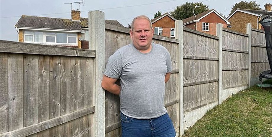 ділянка біля будинку