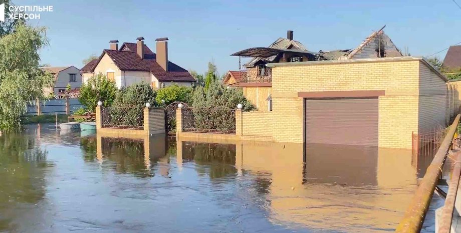 затопление в херсонской области, затопленные дом в херсонской области