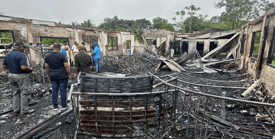 Последствия пожара в Гайане