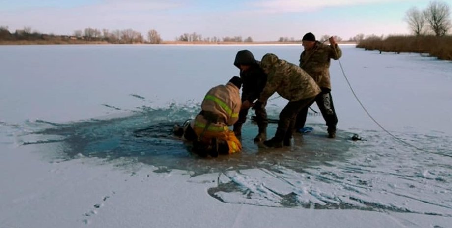 Прорубь, спасатели