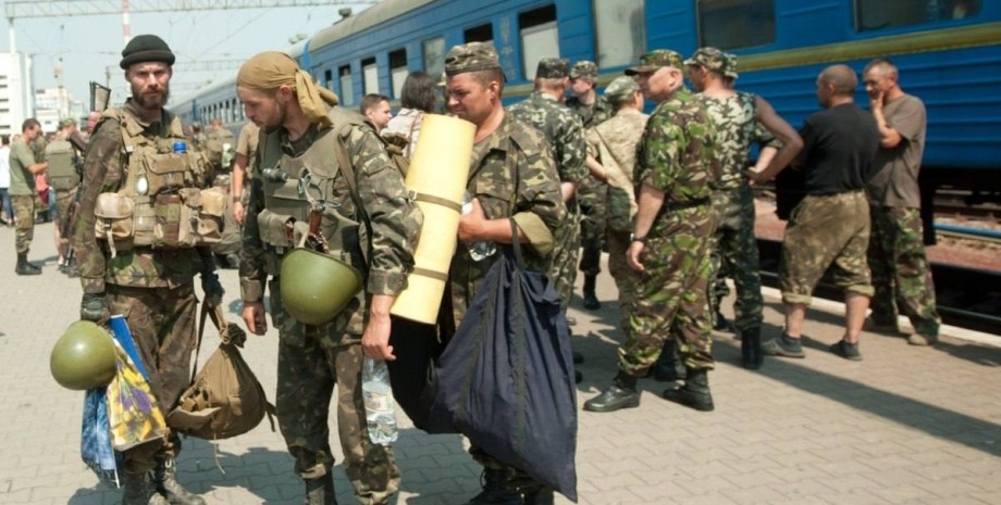 Военные, вокзал, ВСУ, демобилизация, военное положение, война в Украине