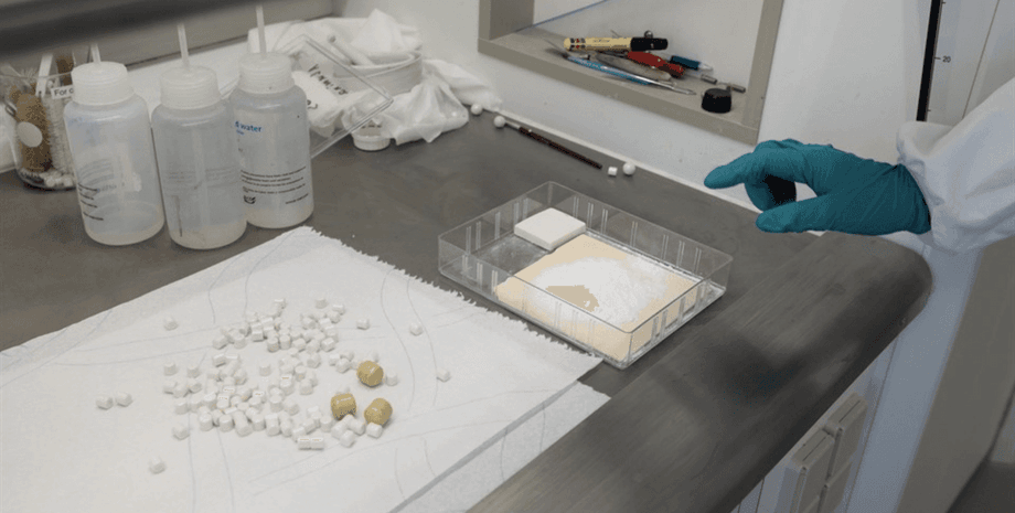 электролит, камень, твердотельный электролит