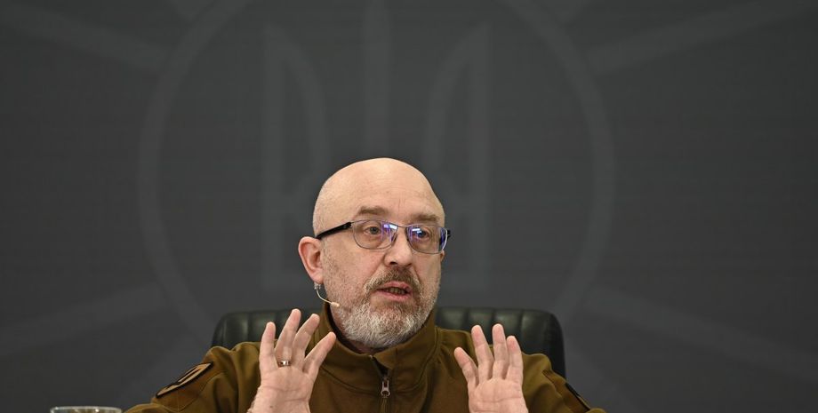 Детективы НАБУ провели неожиданный обыск у Резникова и дело может быть связано с закупками питания для ВСУ и "яйцами по 17 грн"