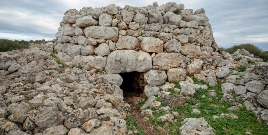Талайоты распространены на Менорке и Майорке